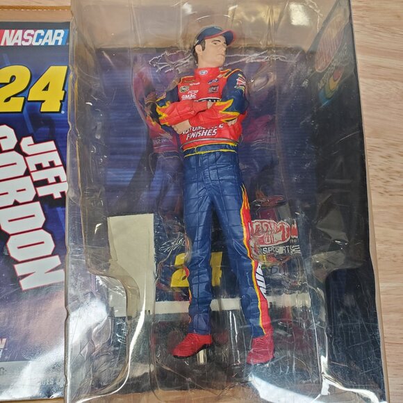 2004 Action McFarlane, Series 4, Nascar, #24, Jeff Gordon, Dupont, Sponsored - Picture 9 of 9